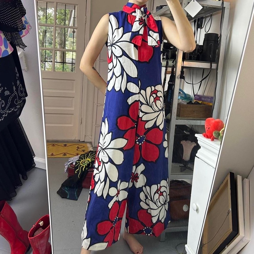 Insane vintage “Sun Fashions of Hawaii” large floral print 70s wide leg jumpsuit